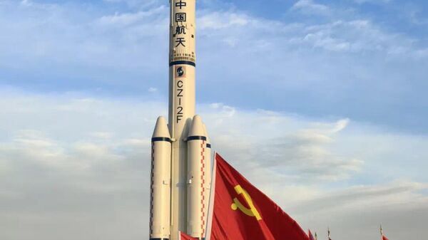 神二十船箭组合体转运至发射区 - 俄罗斯卫星通讯社