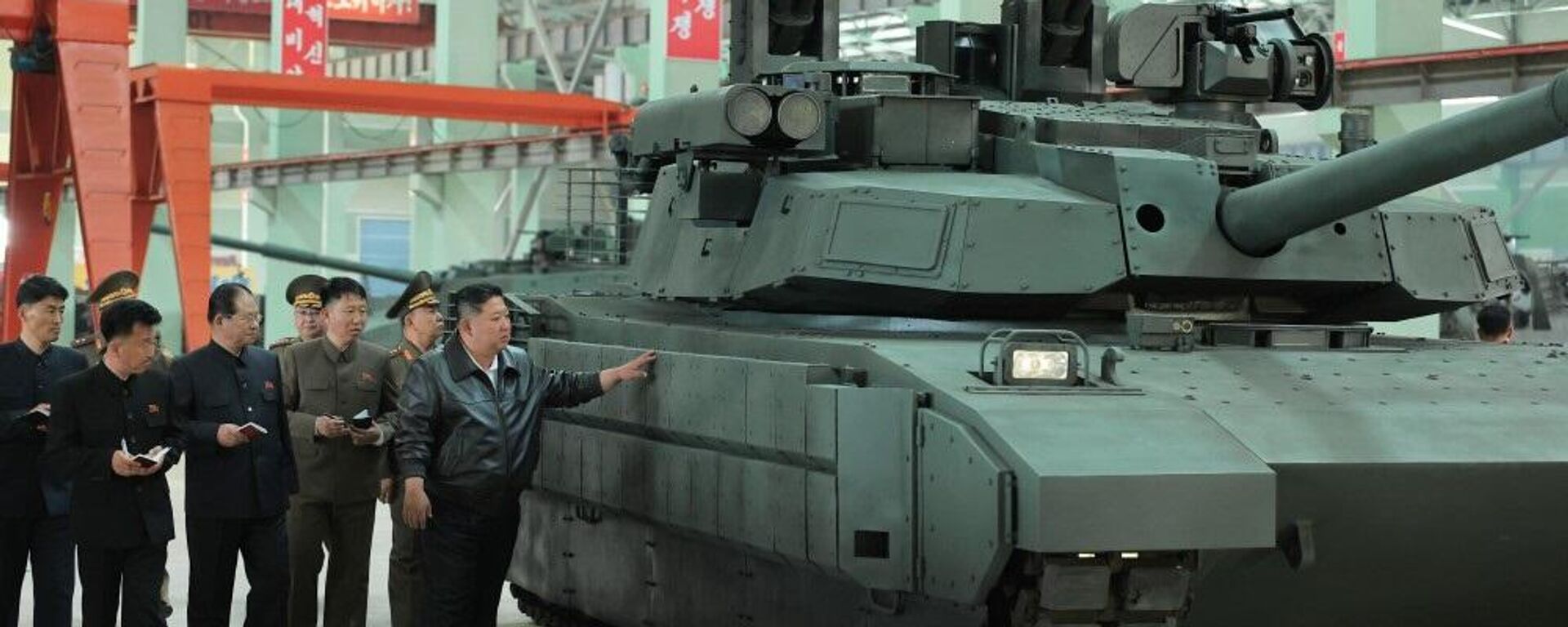 朝中社：金正恩视察朝鲜最大坦克制造厂 - 俄罗斯卫星通讯社, 1920, 04.05.2025