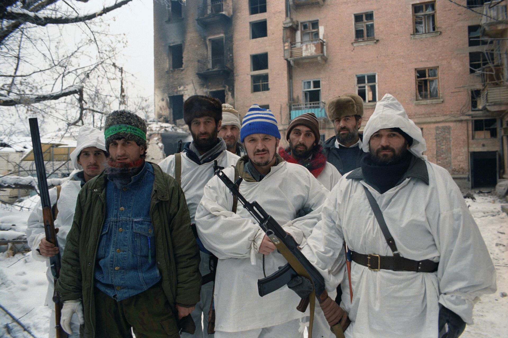 2 Чеченский конфликт 1994-1996 годов. Представители чеченских незаконных вооруженных формирований в городе Грозный, январь 1995 года. 2 Чеченский конфликт 1994-1996 годов. Представители чеченских незаконных вооруженных формирований в городе Грозный, январь 1995 года. - 俄罗斯卫星通讯社, 1920, 07.05.2025