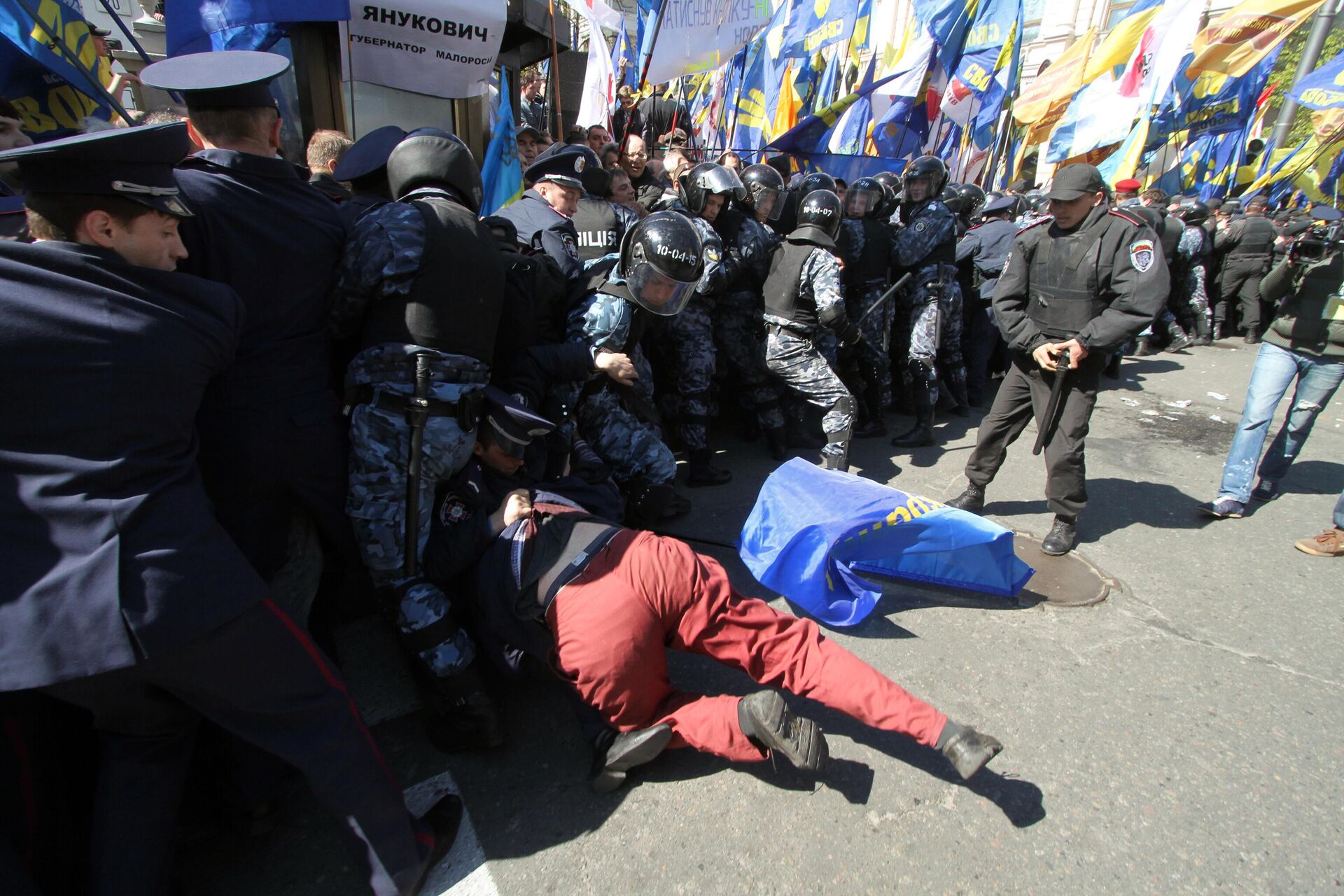 18 Митинг сторонников и противников соглашения по ЧФ в Киеве - 俄罗斯卫星通讯社, 1920, 07.05.2025