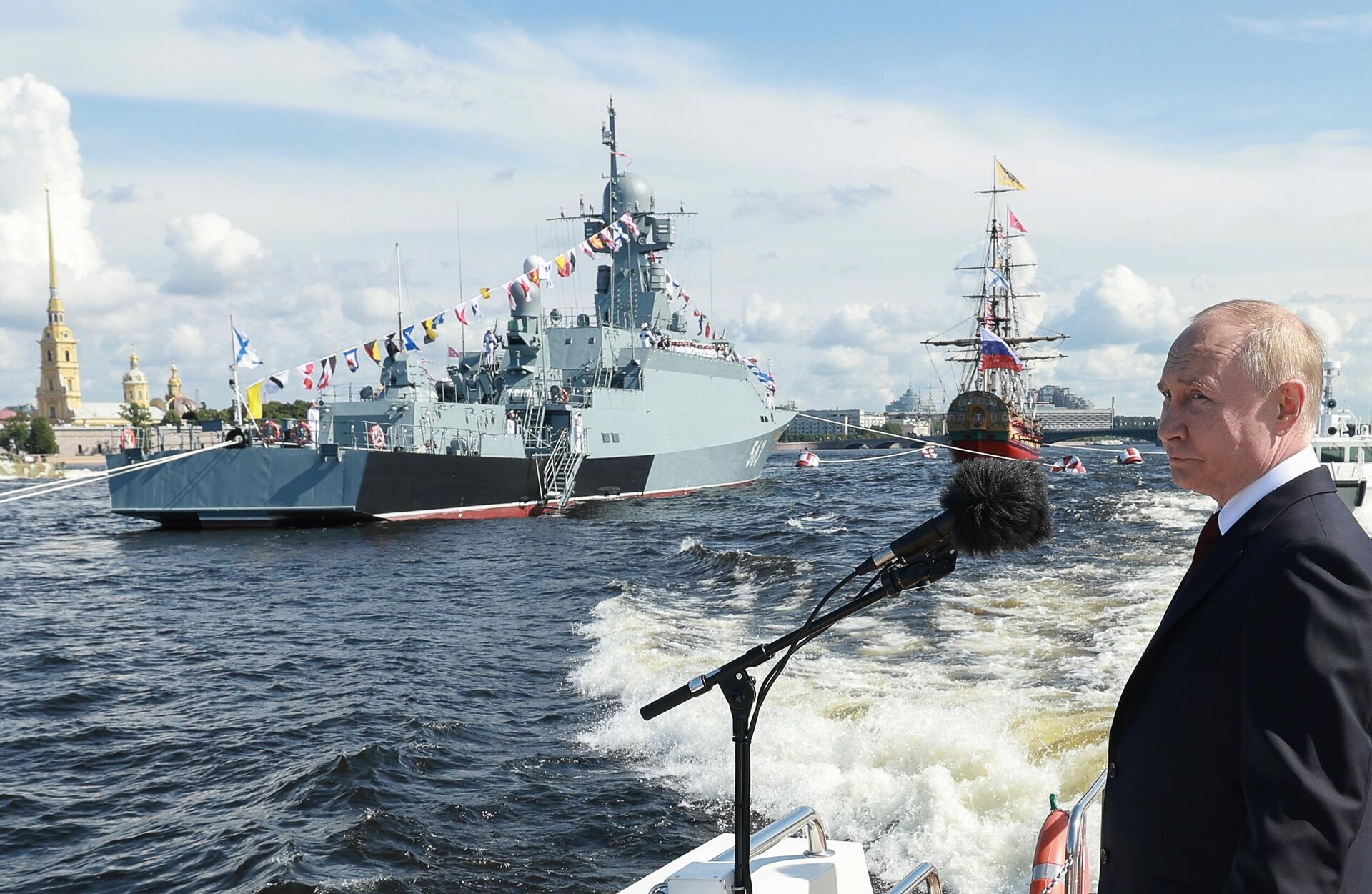 26  Президент Владимир Путин принял участие в Главном военно-морском параде - 俄罗斯卫星通讯社, 1920, 07.05.2025
