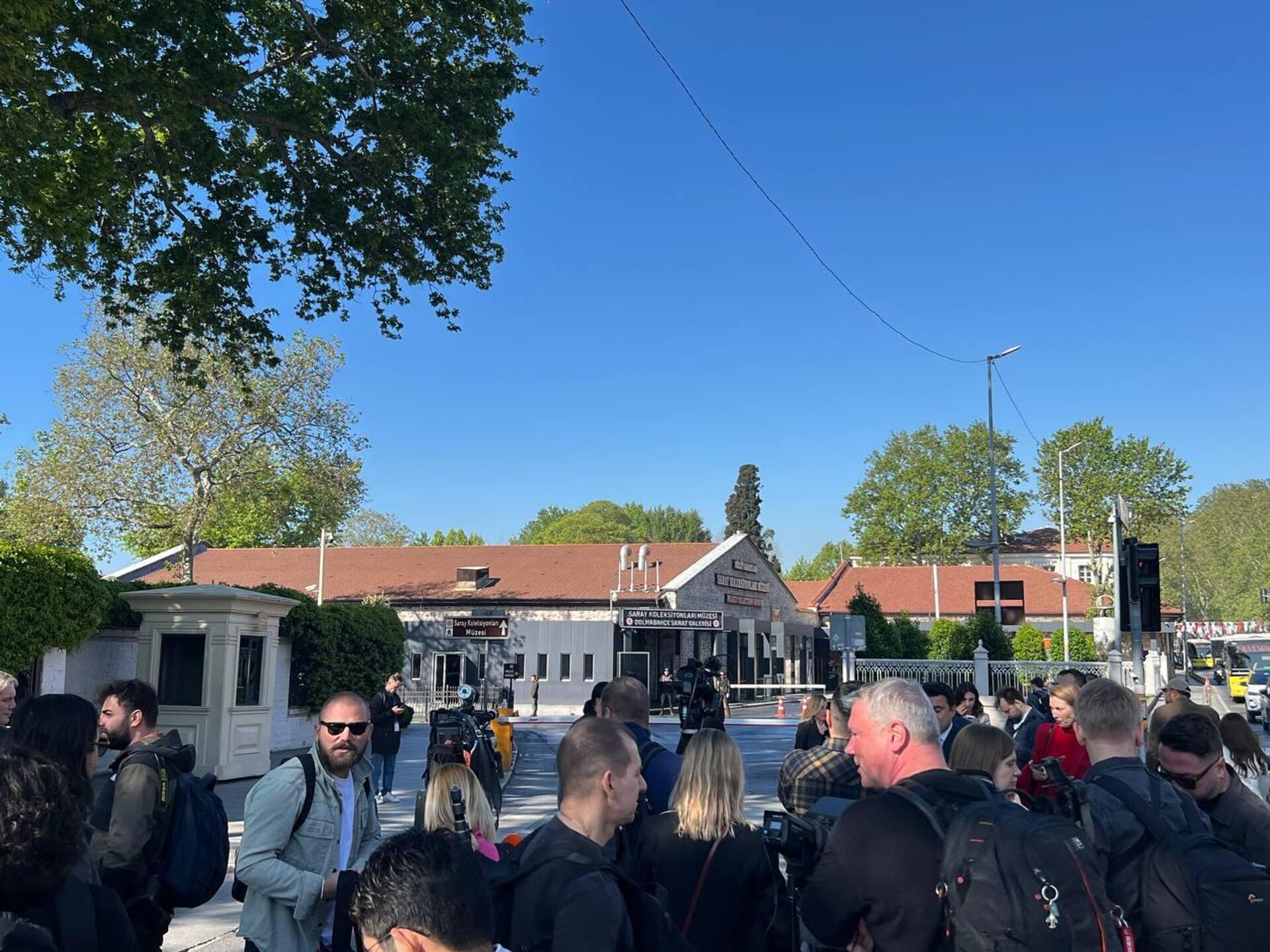 Обстановка у дворца Долмабахче где планируются переговоры делегаций России и Украины  - 俄羅斯衛星通訊社, 1920, 15.05.2025