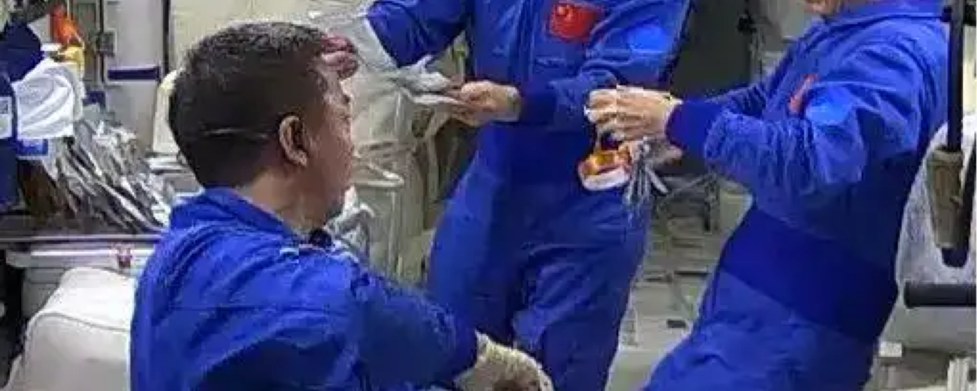 中国航天员在轨进行微生物采样 - 俄罗斯卫星通讯社, 1920, 17.05.2025