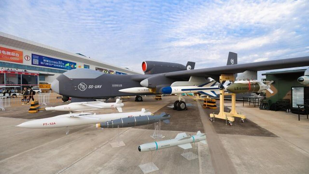 595人員塔載掛　誠航空情報隊 中國首款蜂群母艦“九天”無人機將首飛- 2025年5月19日, 俄羅斯衛星通訊社