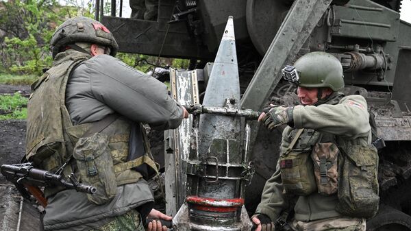 Боевая работа расчета САУ 2С7М Малка группировки войск Центр на Красноармейском направлении СВО - 俄罗斯卫星通讯社