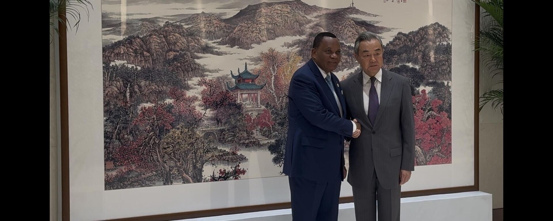 刚果共和国外交部长让-克洛德·加科索会见中国外交部长王毅 - 俄罗斯卫星通讯社, 1920, 11.06.2025