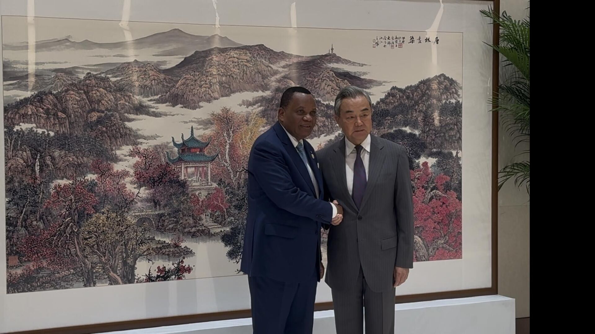 刚果共和国外交部长让-克洛德·加科索会见中国外交部长王毅 刚果共和国外交部长让-克洛德·加科索会见中国外交部长王毅 - 俄罗斯卫星通讯社, 1920, 11.06.2025
