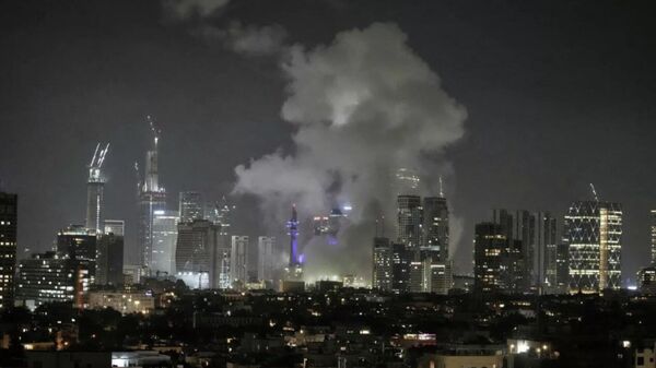 媒体：伊朗发射两枚导弹击中以色列国防部大楼 - 俄罗斯卫星通讯社