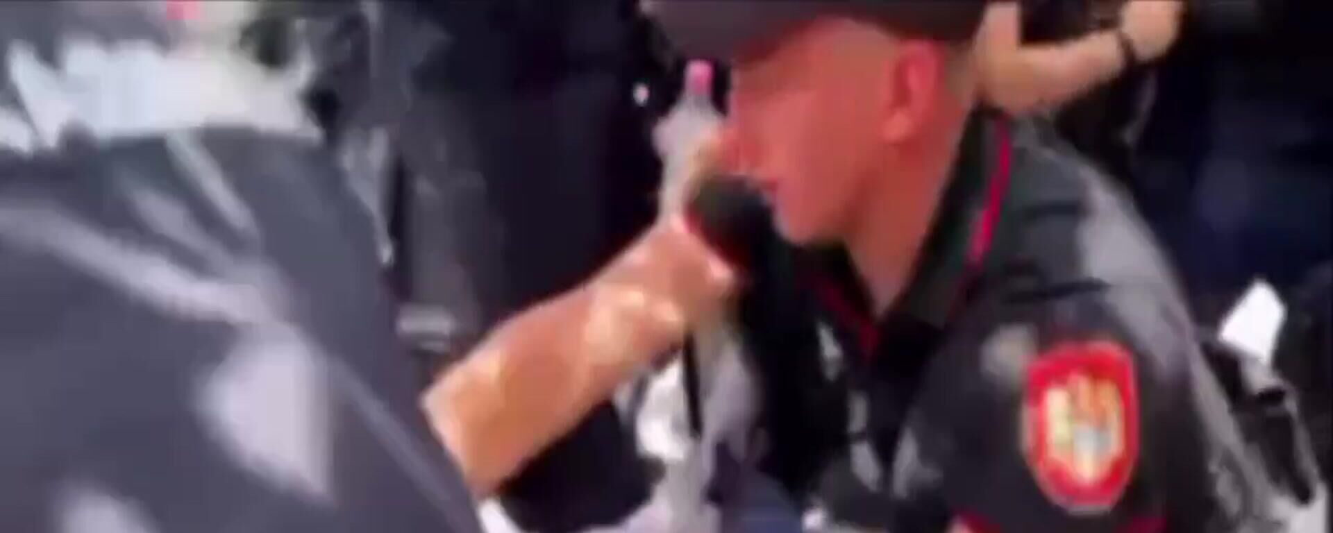 摩尔多瓦基希纳乌警方在抗议活动中对神父使用武力 - 俄罗斯卫星通讯社, 1920, 15.06.2025