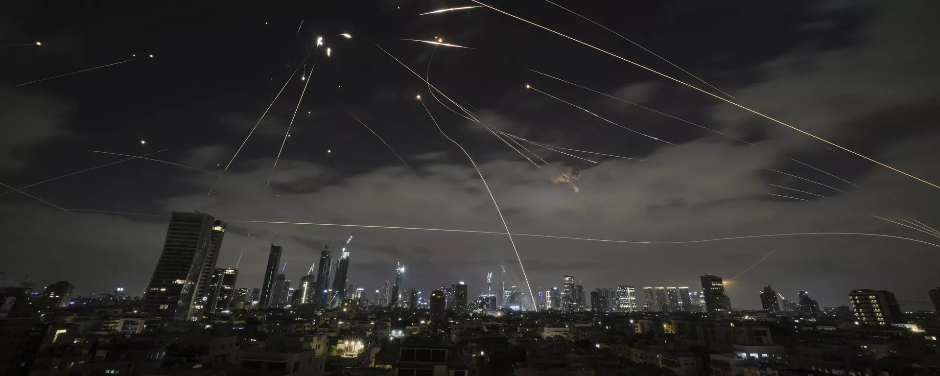 伊朗军方称为拉里贾尼之死对本-古里安机场发动报复性打击 - 俄罗斯卫星通讯社, 1920, 18.03.2026