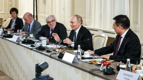 Президент Владимир Путин встретился с руководителями международных информационных агентств - 俄羅斯衛星通訊社