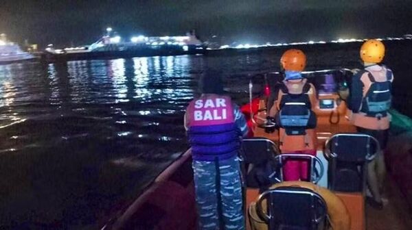 一艘渡轮在巴厘岛附近沉没，至少61人失踪 - 俄罗斯卫星通讯社