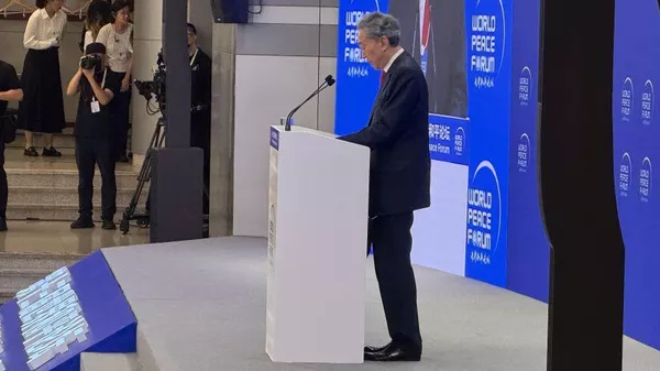 日本前首相（2009年-2010年）鳩山由紀夫在第十三屆世界和平論壇上發言 - 俄羅斯衛星通訊社