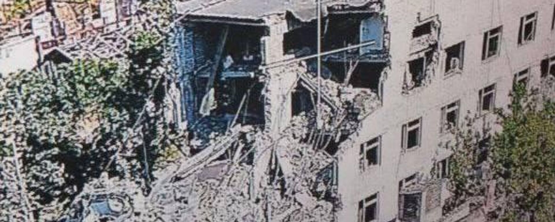 俄赫尔松州州长：当地一栋五层居民楼在乌军空袭后坍塌 多人被困废墟 - 俄罗斯卫星通讯社, 1920, 12.07.2025