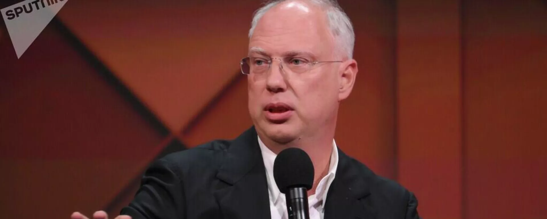 俄直投基金总裁：特朗普关于打击伊朗设施的声明是转折点 - 俄罗斯卫星通讯社, 1920, 19.03.2026