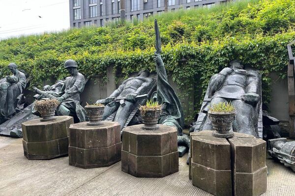 英雄遗骸当筹码：利沃夫市长愿以355具苏军尸骨索换乌军战俘 - 俄罗斯卫星通讯社