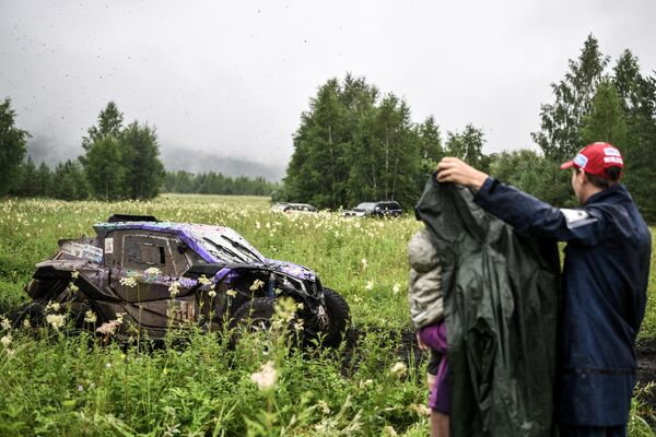 Xesha Motorsport車隊車手塔季揚娜·瑟喬娃和亞歷山大·阿列克謝耶夫(211號車隊) Xesha Motorsport車隊車手塔季揚娜·瑟喬娃和亞歷山大·阿列克謝耶夫(211號車隊) - 俄羅斯衛星通訊社