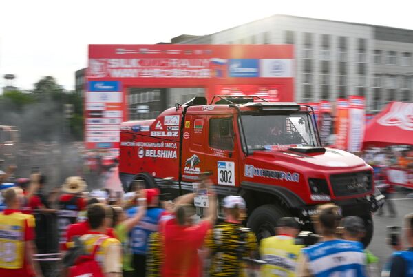 MAZ-SPORTavto車隊車手謝爾蓋·維亞佐維奇、帕維爾·加拉寧和安德烈·克拉格利斯基 MAZ-SPORTavto車隊車手謝爾蓋·維亞佐維奇、帕維爾·加拉寧和安德烈·克拉格利斯基 - 俄羅斯衛星通訊社