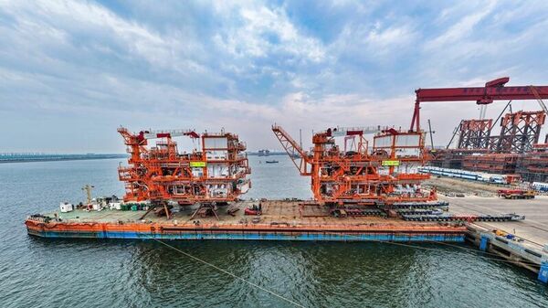 垦利10-2油田开发项目（一期）平台装船作业现场 - 俄罗斯卫星通讯社