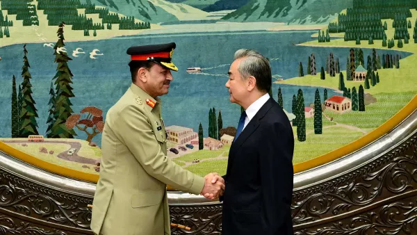 王毅會見巴基斯坦陸軍參謀長穆尼爾 - 俄羅斯衛星通訊社