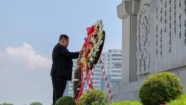 金正恩在朝鲜祖国解放战争胜利72周年之际参谒中朝友谊塔 - 俄罗斯卫星通讯社