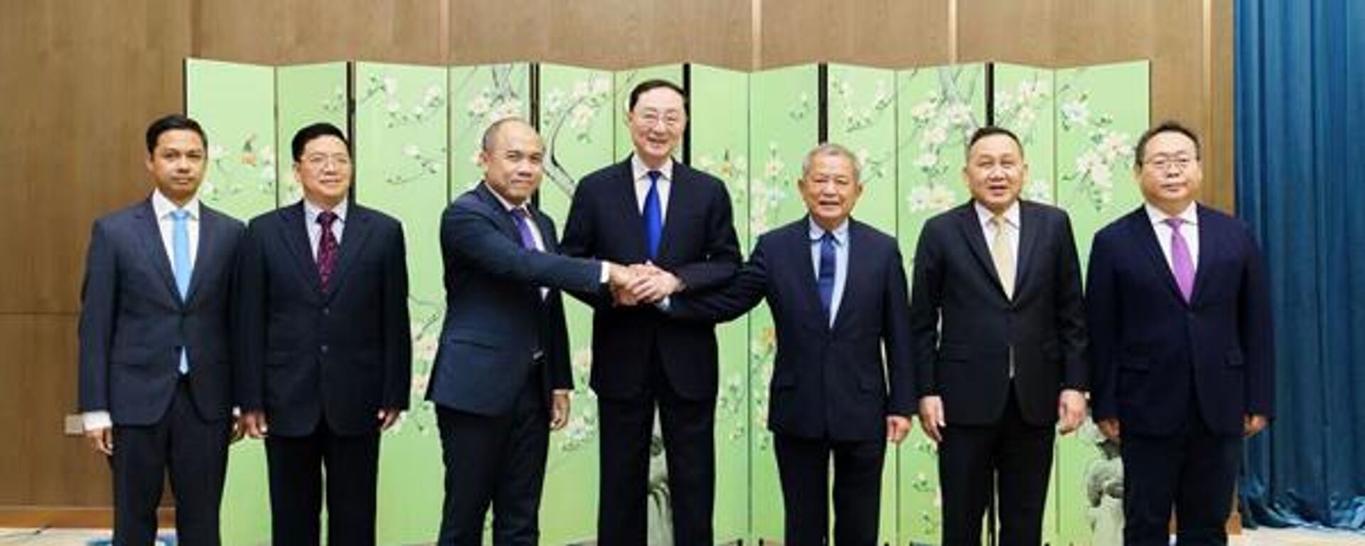 中国—柬埔寨—泰国三方非正式会晤 - 俄罗斯卫星通讯社, 1920, 01.08.2025