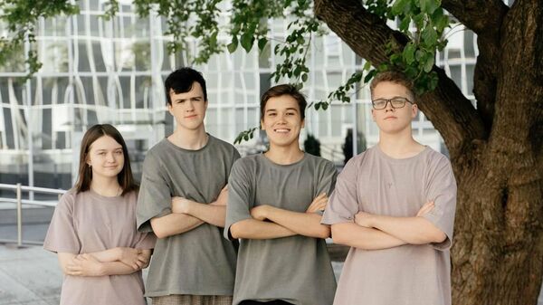 俄羅斯高中生在國際信息學奧林匹克競賽中斬獲四枚獎牌 - 俄羅斯衛星通訊社