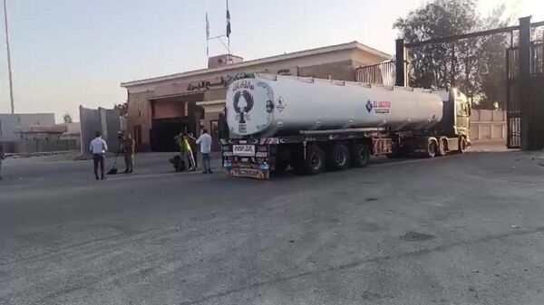 五個月來首批燃料卡車駛入加沙地帶 - 俄羅斯衛星通訊社
