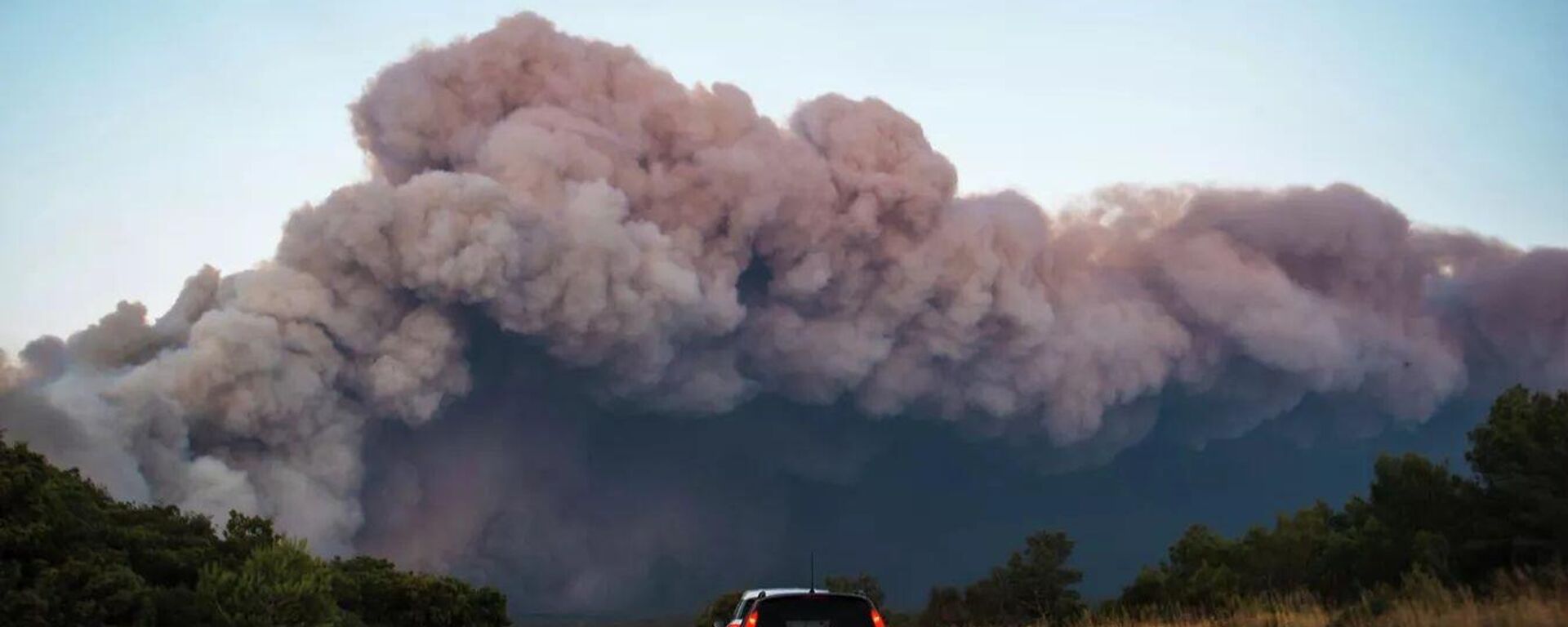 法国森林火灾 - 俄罗斯卫星通讯社, 1920, 08.08.2025