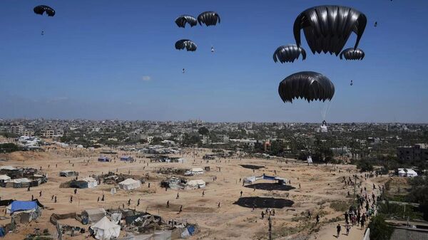 向加沙地帶空投下人道主義援助物資 - 俄羅斯衛星通訊社