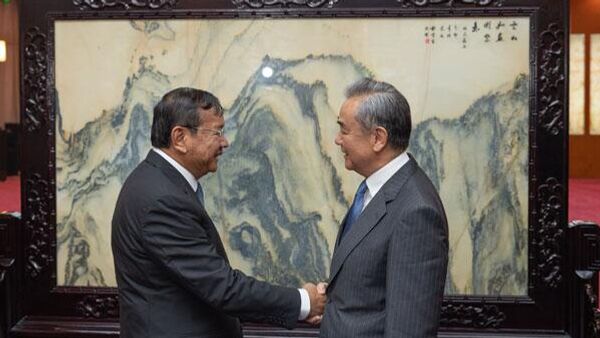 王毅会见柬埔寨外交大臣 - 俄罗斯卫星通讯社