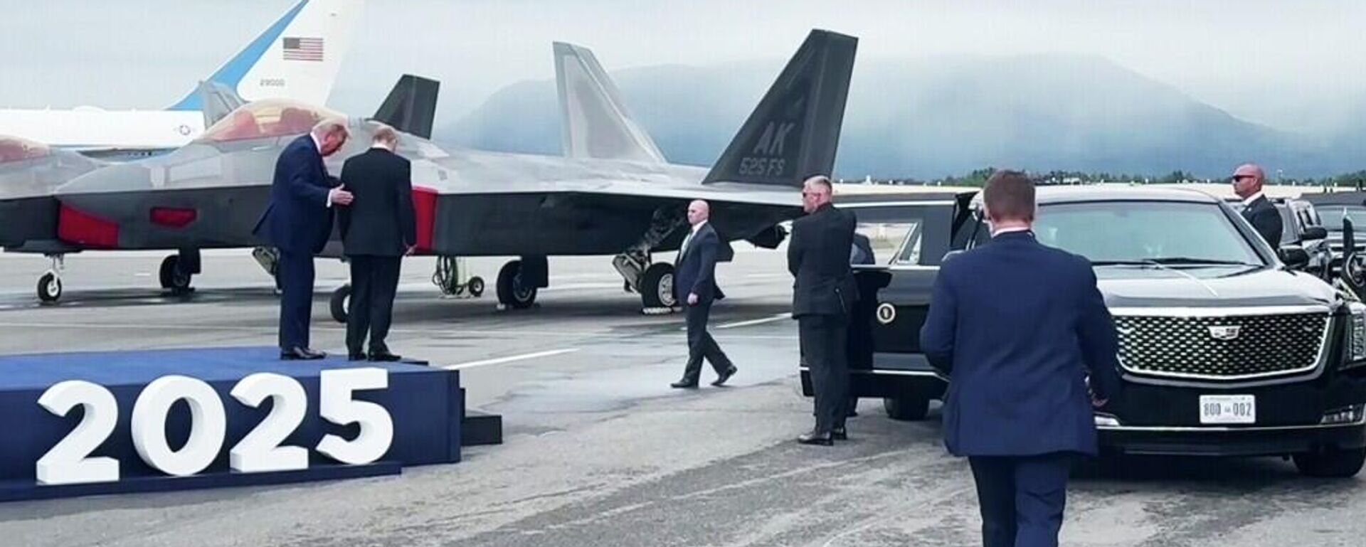 Президент РФ Владимир Путин и президент США Дональд Трамп - 俄罗斯卫星通讯社, 1920, 16.08.2025