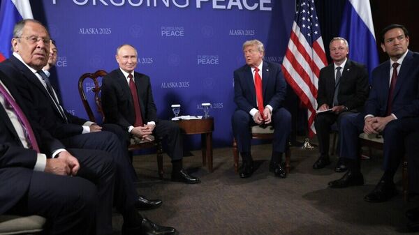 Президент РФ Владимир Путин и президент США Дональд Трамп - 俄罗斯卫星通讯社