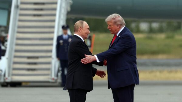 Президент РФ Владимир Путин и президент США Дональд Трамп - 俄罗斯卫星通讯社