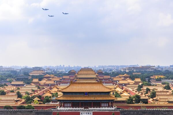 北京故宫博物院上空，飞机进行阅兵彩排。 - 俄罗斯卫星通讯社