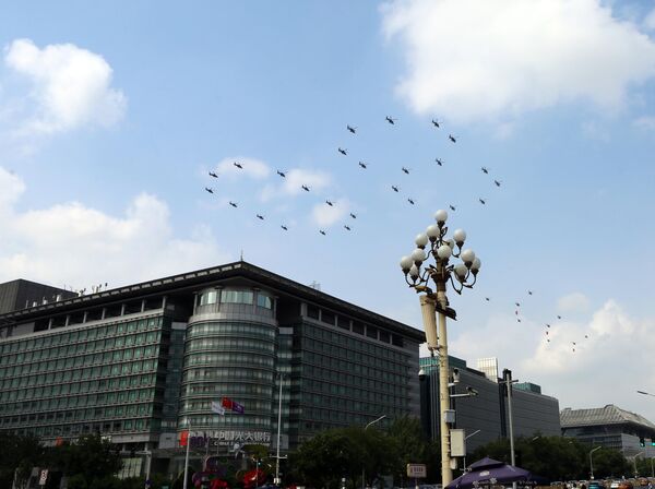 直升机群在北京上空进行阅兵彩排。 - 俄罗斯卫星通讯社