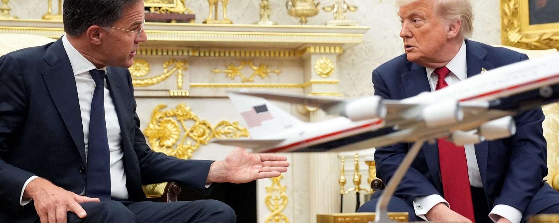 北约秘书长：与特朗普会晤期间完全未讨论外国向乌克兰派兵问题 - 俄罗斯卫星通讯社, 1920, 19.08.2025