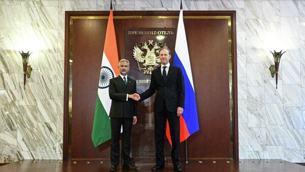 曼图罗夫与印度外长苏杰生 - 俄罗斯卫星通讯社