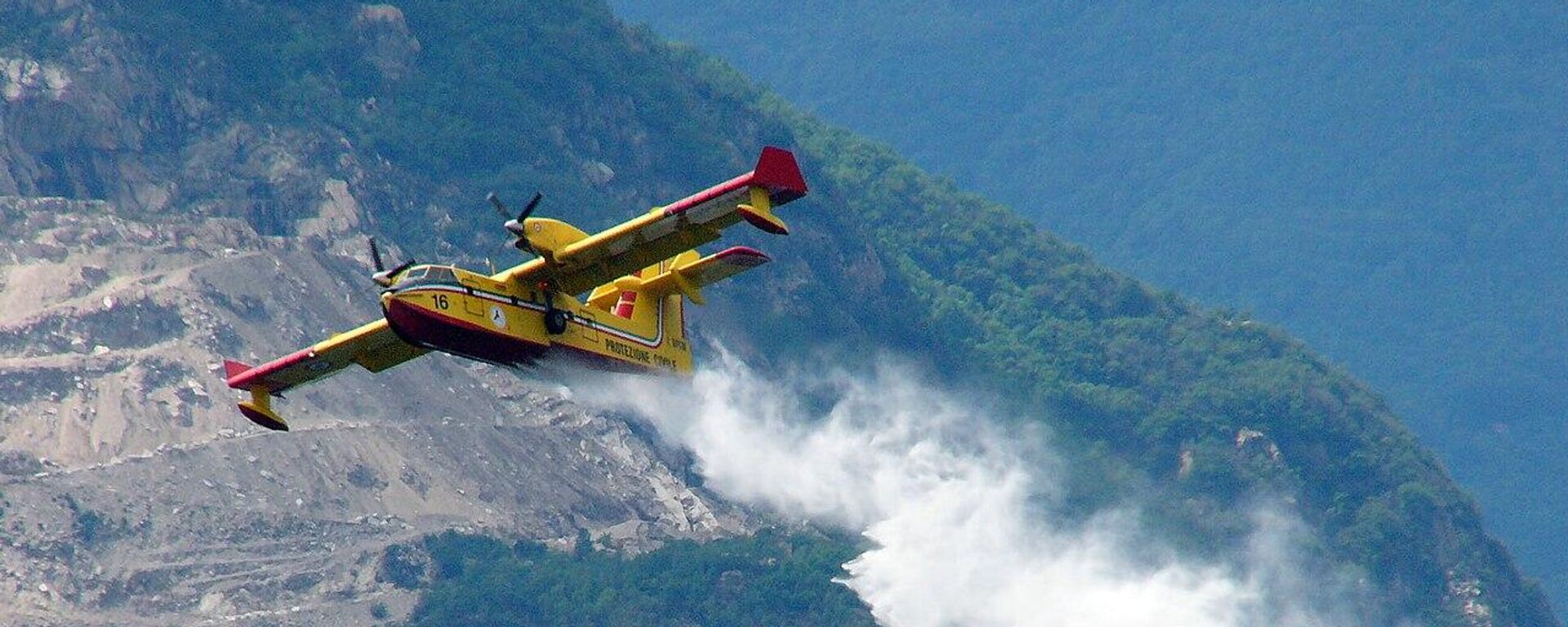 Canadair CL-415消防飞机 - 俄罗斯卫星通讯社, 1920, 22.08.2025
