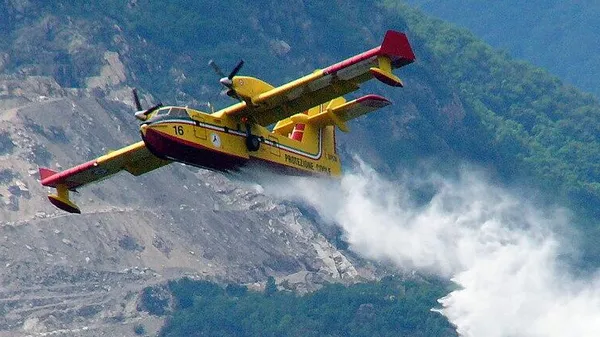 Canadair CL-415消防飛機 - 俄羅斯衛星通訊社