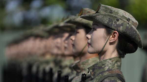 Отряд народного ополчения во время репетиции военного парада в честь 80-летия окончания Второй мировой войны в Китае  - 俄罗斯卫星通讯社