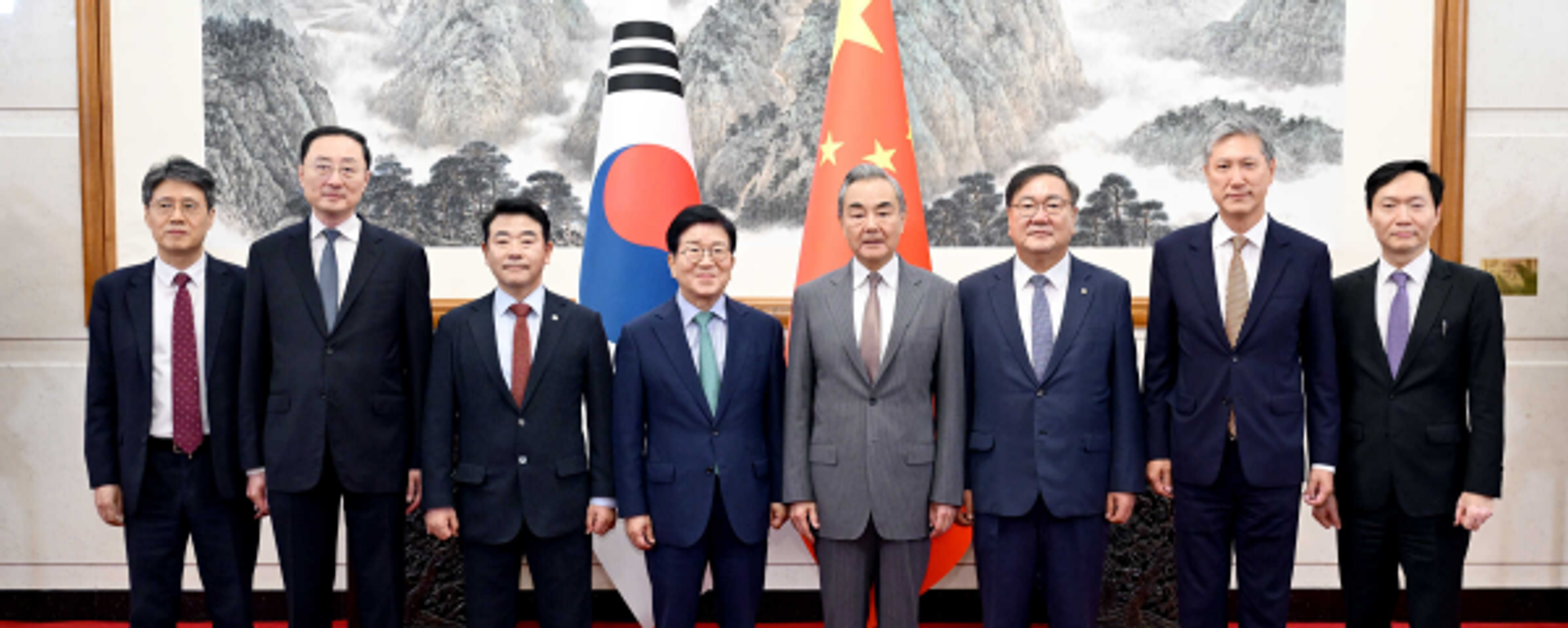 王毅会见韩国总统特使团 - 俄罗斯卫星通讯社, 1920, 26.08.2025