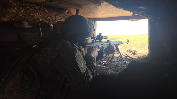 俄羅斯狙擊手使用隔熱毯掩蓋武器熱信號 - 俄羅斯衛星通訊社