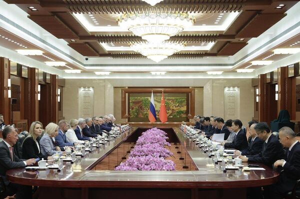 全国人大常委会委员长赵乐际8月25日在人民大会堂同俄罗斯国家杜马主席沃洛金共同主持中俄议会合作委员会第十次会议 全国人大常委会委员长赵乐际8月25日在人民大会堂同俄罗斯国家杜马主席沃洛金共同主持中俄议会合作委员会第十次会议 - 俄罗斯卫星通讯社