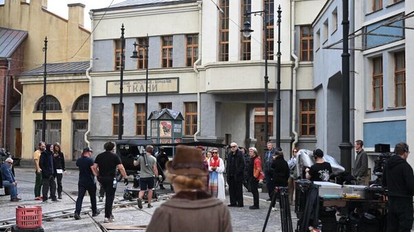 Актеры и съемочная группа на одной из площадок в кинопарке Москино в Москве - 俄羅斯衛星通訊社