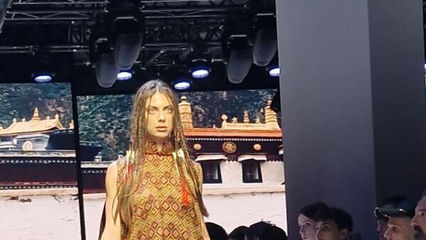 中国设计师马乖在莫斯科时装周上共展示30套服装 - 俄罗斯卫星通讯社