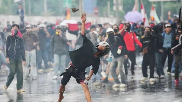 印尼首都政府：雅加达抗议造成330万美元损失 逾1200人被拘留 - 俄罗斯卫星通讯社