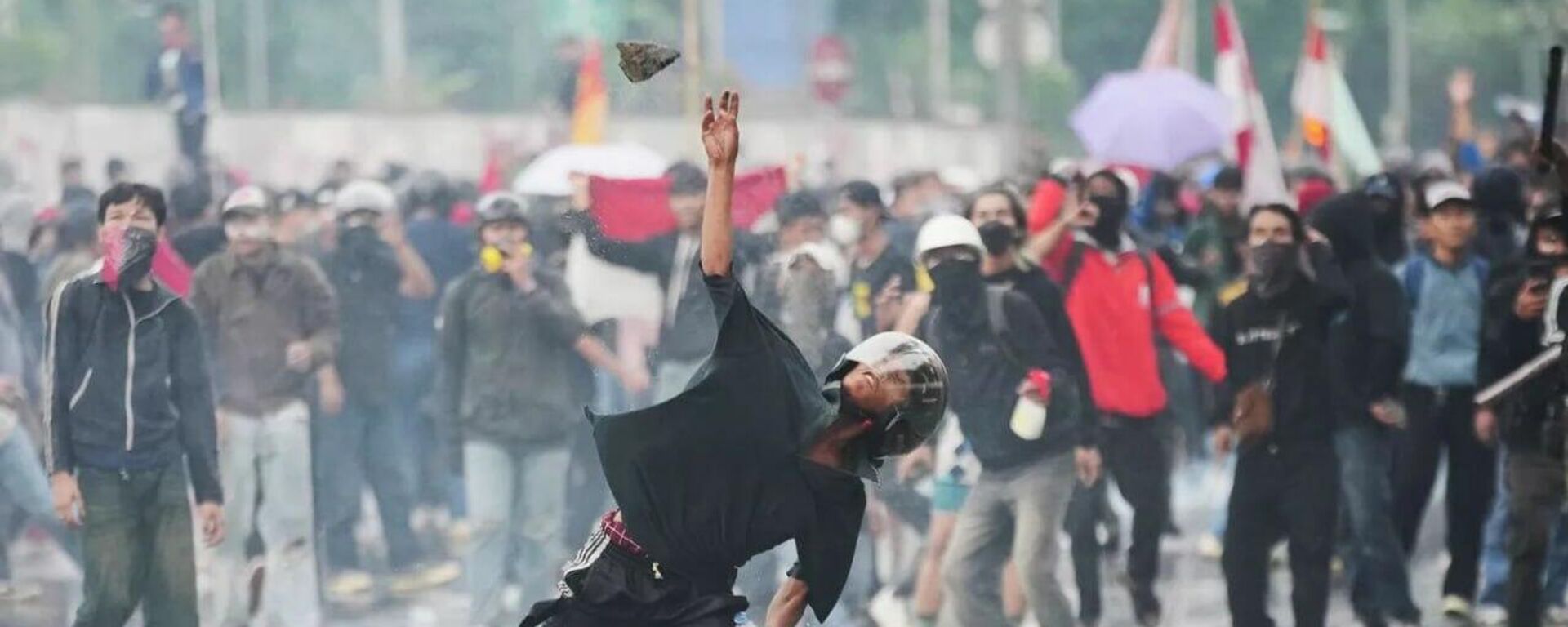 媒体：尼泊尔示威活动的抗议者们纵火焚烧议会大厦 - 俄罗斯卫星通讯社, 1920, 09.09.2025