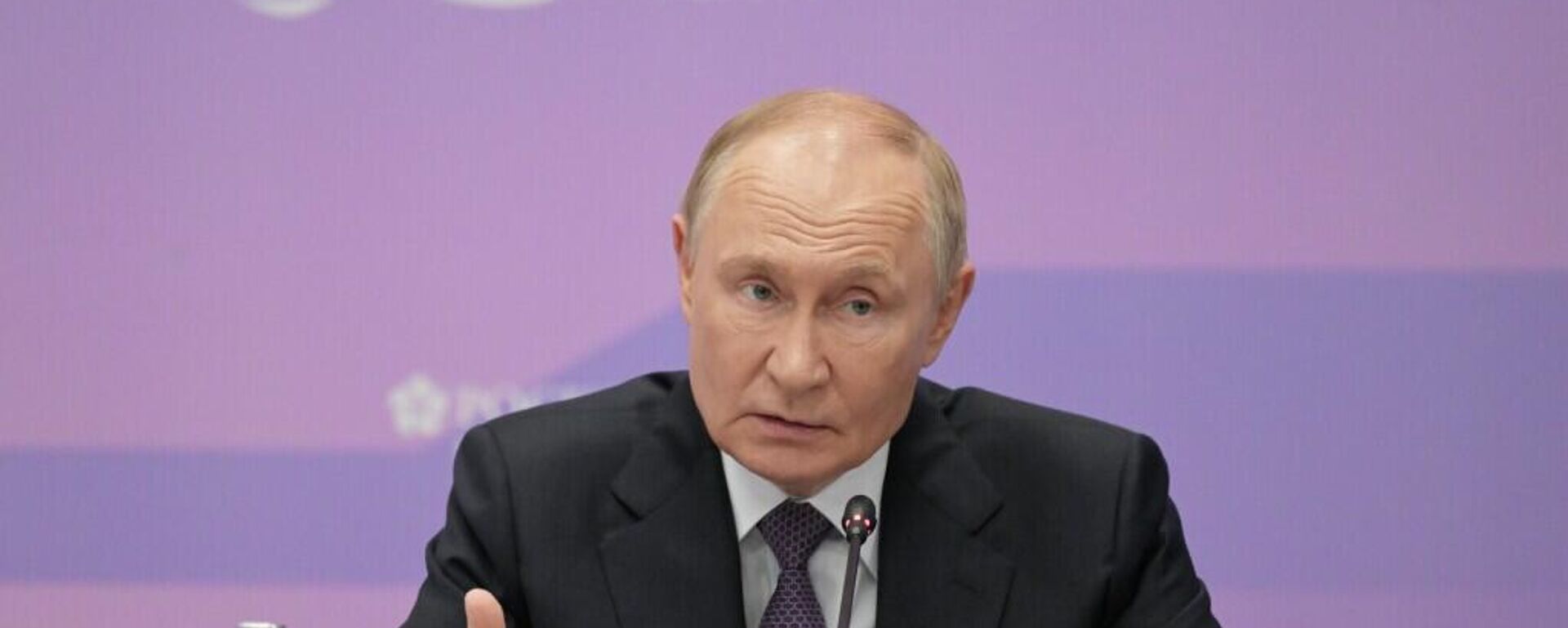 普京：俄罗斯一些类型的武器产量在1.5-2年内增加至30倍 - 俄罗斯卫星通讯社, 1920, 20.09.2025