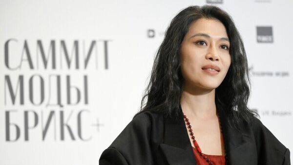 中国自主品牌“素白”设计师马乖 - 俄罗斯卫星通讯社